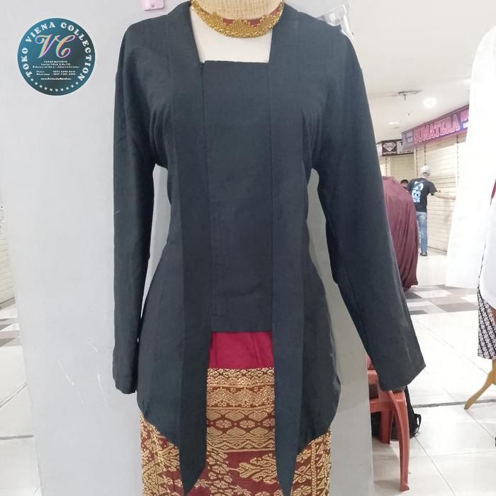 

Atasan Kebaya Kutubaru Lengan Panjang (Bahan Katun Mikro Premium Import) Warna Hitam - M