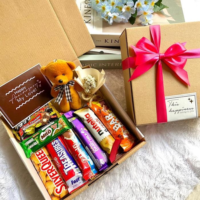 

Hampers Cokelat Kado Ulang Tahun Cewek Anniversary Hadiah Coklat Valentine Gift Choco Paket Snack Box - Gaci Chocomix