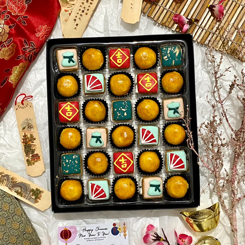 

Imlek Nastar Bites Box ( Sincia / Kukis CNY Collection) - (isi 30 pcs) Sugar Cookies / Decorated Cookies / Kukis Hias