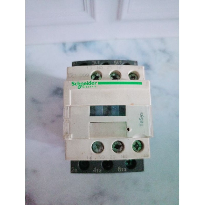 KONTAKTOR SCHNEIDER LC1D09 terlaris