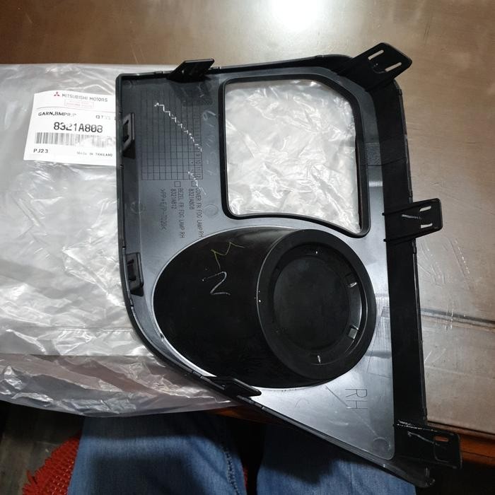 Cover Foglamp Kanan Triton HDX 2021-2022 8321A808