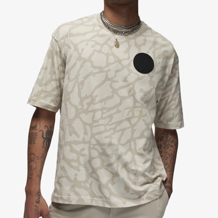 Baju Basket Air Jordan Paris Saint-Germain Graphic Tee Light Bone Orig - M