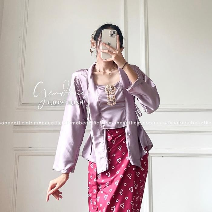 

GENDHIS KEBAYA SILK // KEBAYA KUTUBARU MAXMARA SILKY PITA IKAT GLOSSY MEWAH KONDANGAN - Glow Irish, M