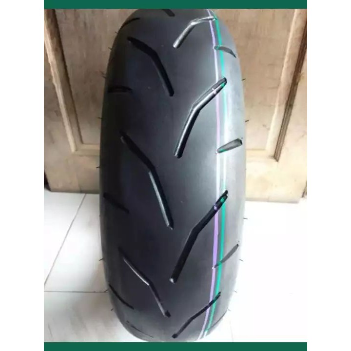 Ban belakang nmax 130/70-13 merk IRC .