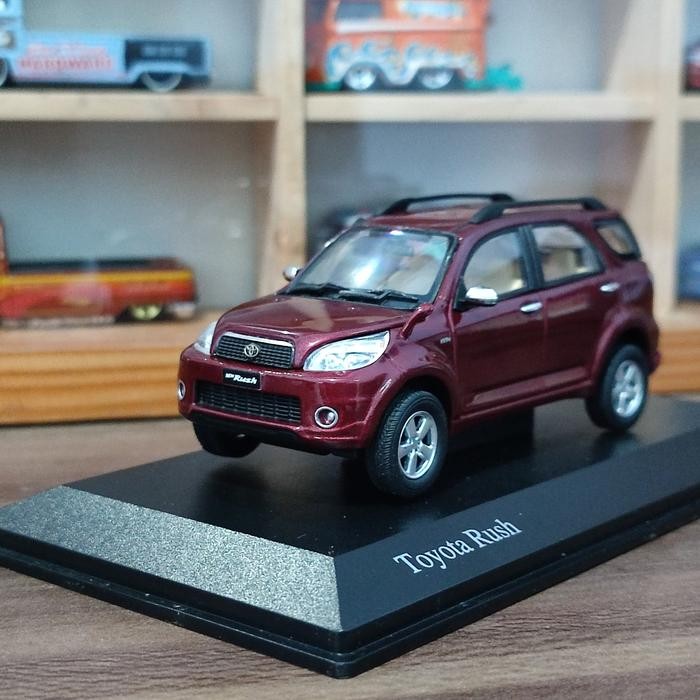 Diecast Toyota Rush skala 1:43 Auto2000 Red Mica Miniatur