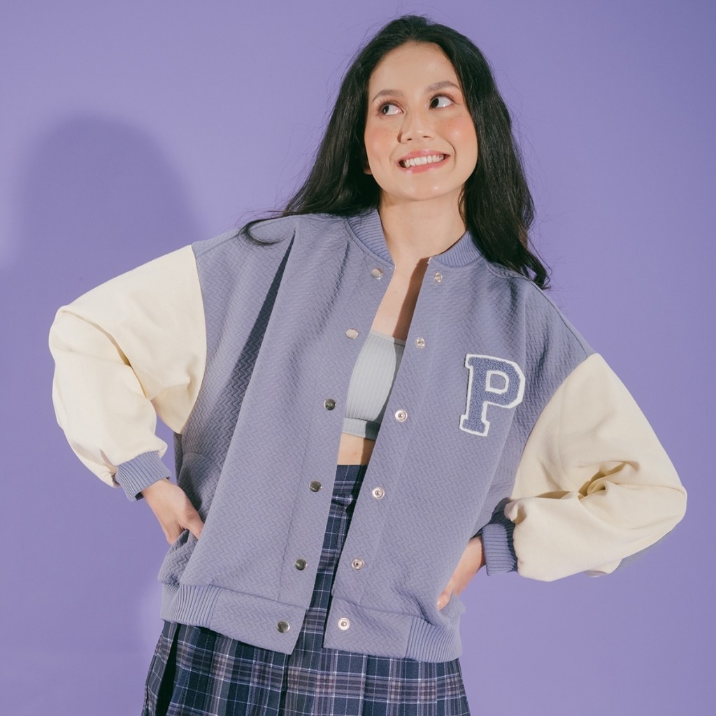 Pakepakaii Varsity Jacket Jaket Varsity Wanita dengan Desain Kasual Warna Hitam Jacket Wanita Jacket