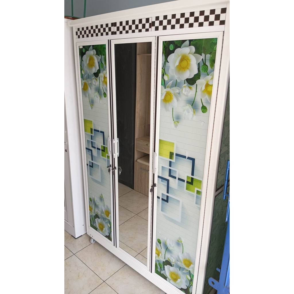 LEMARI KACA 3 PINTU MOTIF BUNGA