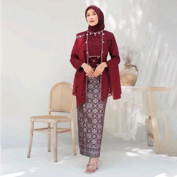 DEBATIK - Setelan Kebaya Batik Kutubaru Laksmi Kutubaru Kebaya Lamaran Modern Kebaya Wisuda 2025 Keb