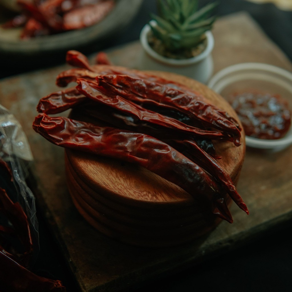 

Cabe Merah Kering 100 Gram – Pedas Alami, Kualitas Premium, Cocok untuk Masakan Nusantara