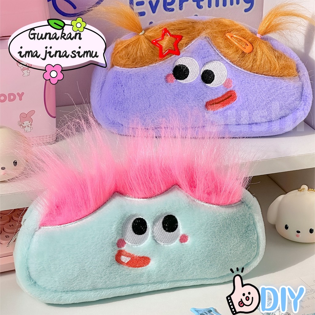 

【Ready】Tas Pencil Bulu Halus Aesthetic 2025 - Tempat Pensil Unik Kapasitas Besar / Untuk Pelajar Wanita