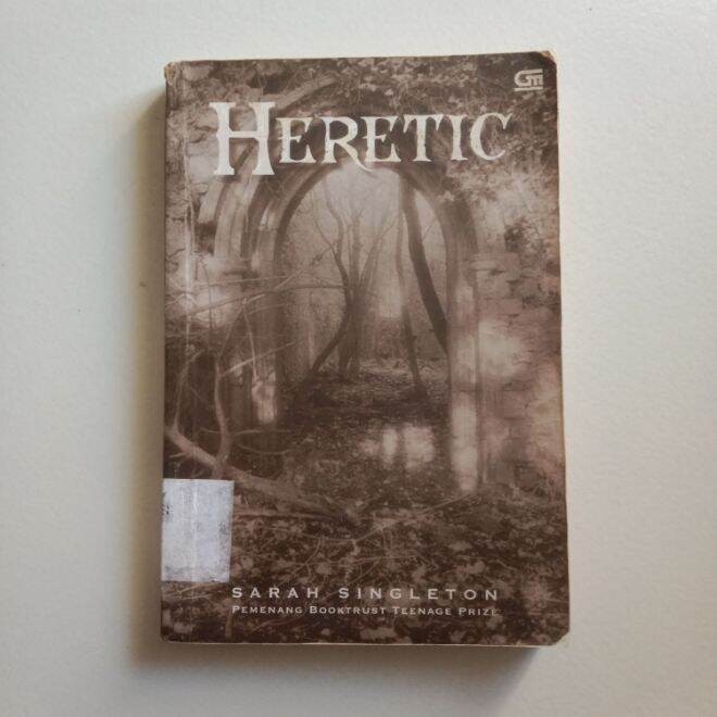 Novel HERETIC by Sarah Singleton Gramedia Original Bekas