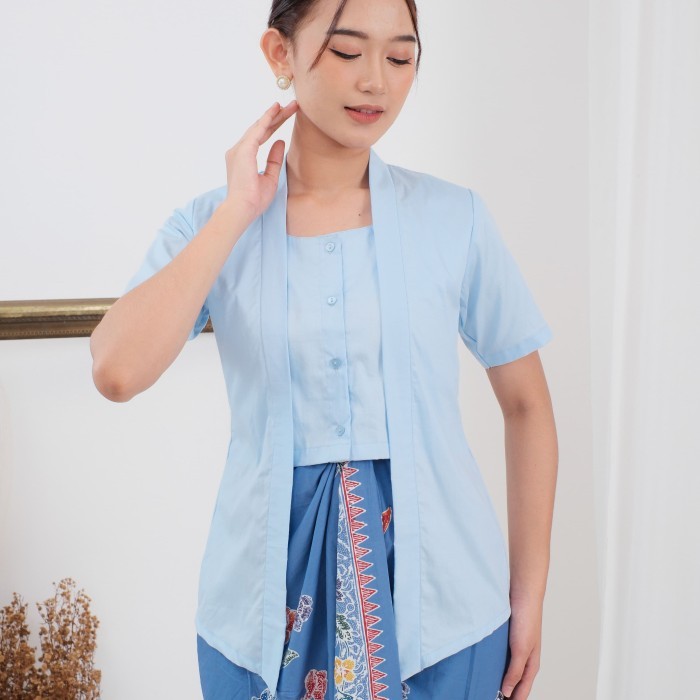 

Kebaya kutubaru etnik nala lengan pendek meradelima katun jepang biru muda baby blue - S