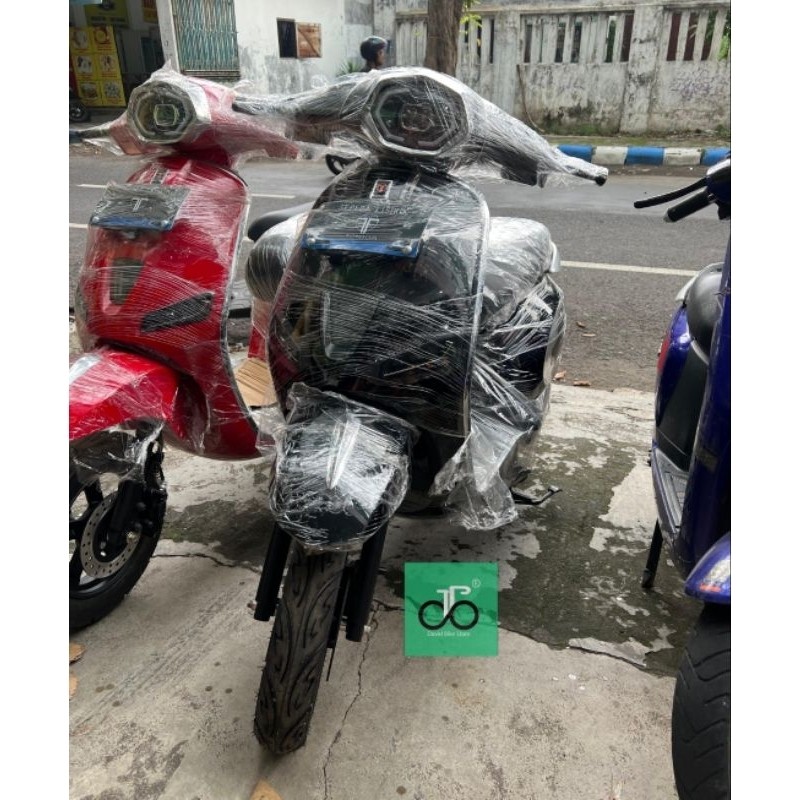 Sepeda Motor Listrik Tomida Wave (Model vespa)