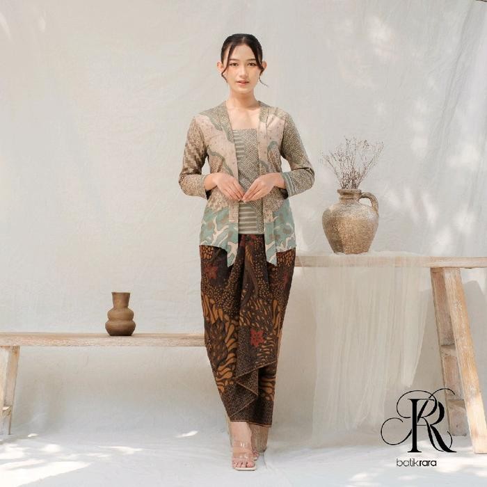 

Baju Batik Couple Kutubaru Blus Tunik Modern Katun Lengan apnjang - KTB Sage, M