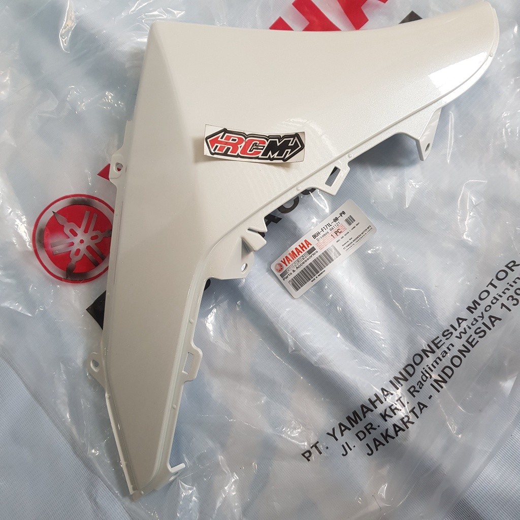 B6H-F171L-00-P0 MOLE SIDE COVER 1 TUTUP BODY BODI SAYAP BAWAH KIRI NMAX WARNA PUTIH WHITE ORI YAMAHA