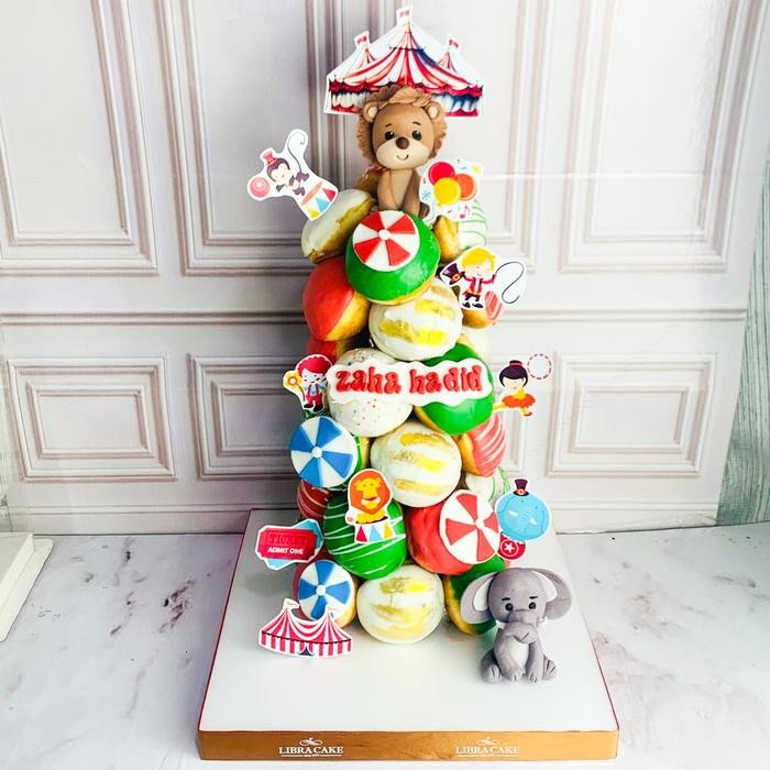 

Donat/Donat ulang tahun/Donat tower Tema circus Binatang/Donat Birthday Catering Malang DMT