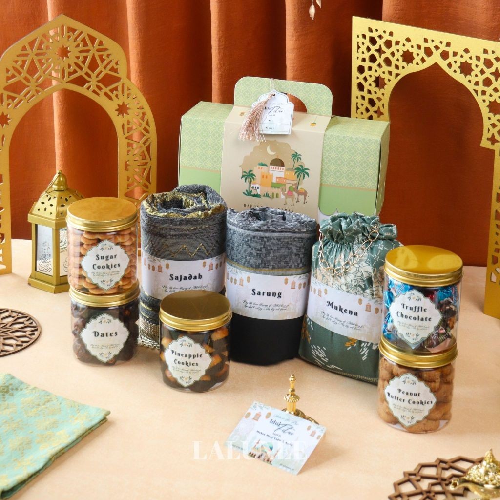 

TERLARIS Parsel Sajadah Lebaran Bingkisan Idul Fitri Hampers Kue Kering Sarung Mukena