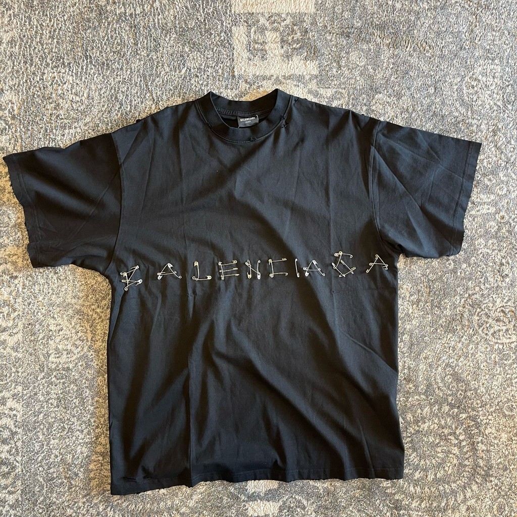 T-shirt B-CG Ripped Pins Font
