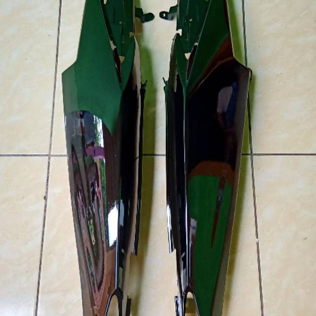 Body belakang Yamaha Jupiter MX New 135cc hitam dan putih polos