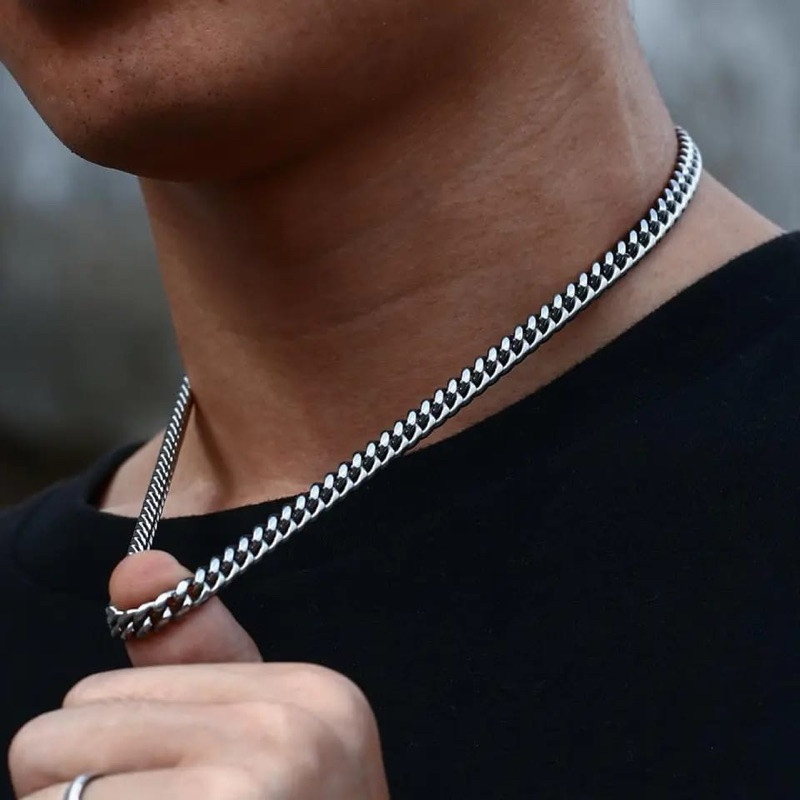 Kalung rantai pria bahan titanium model rantai sedang dan kecil terlaris