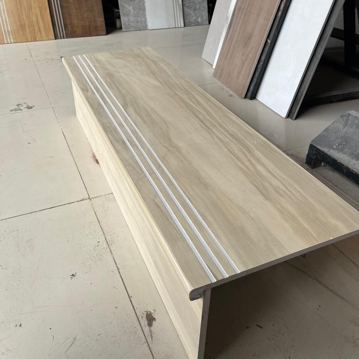 granit tangga motif kayu model double bavel keramik pijakan anak tangga motif kayu matt