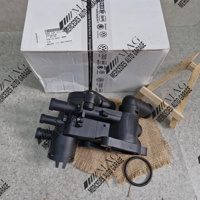 THERMOSTAT HOUSING VW POLO 1.4 9N ORIGINAL 032121111AP GERMANY