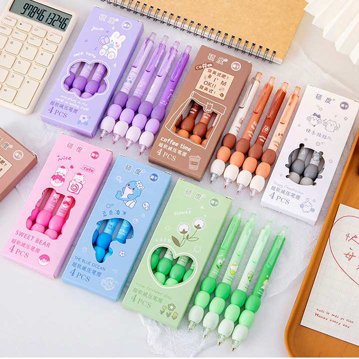 

PULPEN BANTALAN ISI 4PCS / COD PENA GEL MEKANIK 1 SET ISI 4 PCS MOTIF KARTUN WARNA WARNI CEPAT KERING DENGAN BANTALAN BULAT NYAMAN