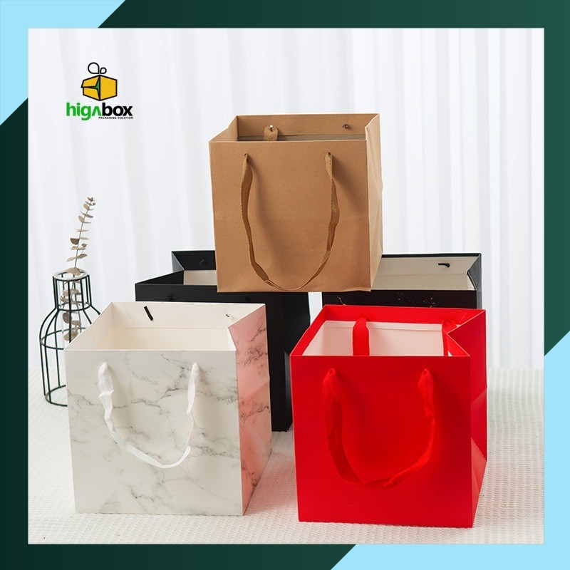 

Paper Bag / Hampers bag / Gift Bag / Paper bag Kado Hampers / Paperbag Motif Tebal Ukuran Besar / Paperbag Ivory 25x25x25 / Paper bag Gift Box Set Hampers 20X20X20 I JA07 - JA09