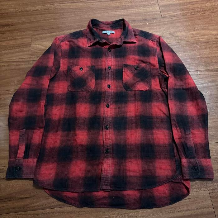 Kemeja Flannel Uniqlo Blur Merah - Size L