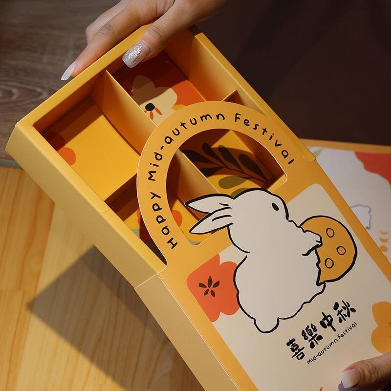 

Box Mooncake/ Kotak Mooncake 4sekat/ Kotak Mooncake 6sekat/ Cup Bening Mooncake