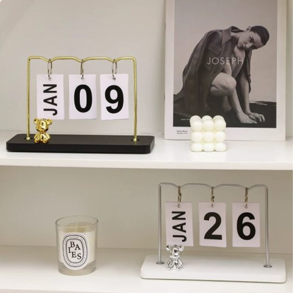 

Beruang kalender ornamen ruang tamu kantor kalender desktop kantor kreatif kerajinan besi Eropa Bear calendar orname living room office desktop calendar creative iron metal crafts