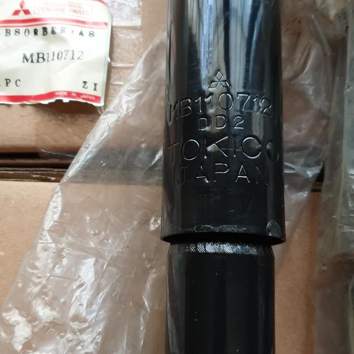 Shockbeker Belakang Lancer SL 1982 MB110712