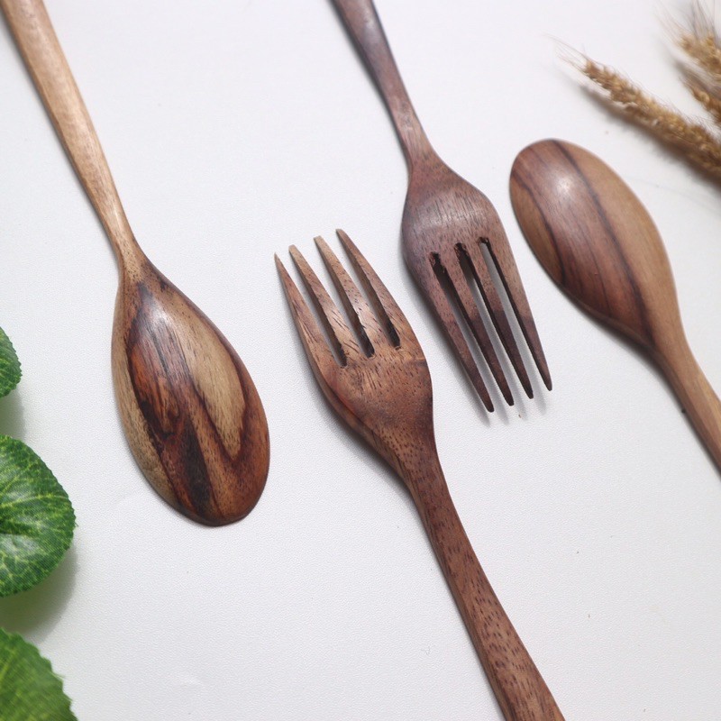 

ALAT MAKAN SENDOK GARPU SUMPIT KAYU SEDOTAN BAMBU DAN STAINLEESSTEEL MURAH