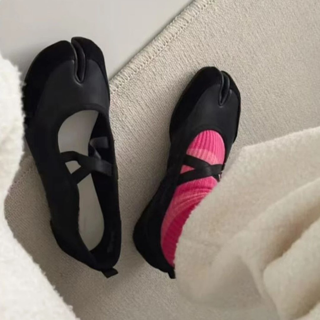 IPPEUM Red Ballet Flats Women Split Toe Ballerina Tabi Sneakers Shoes