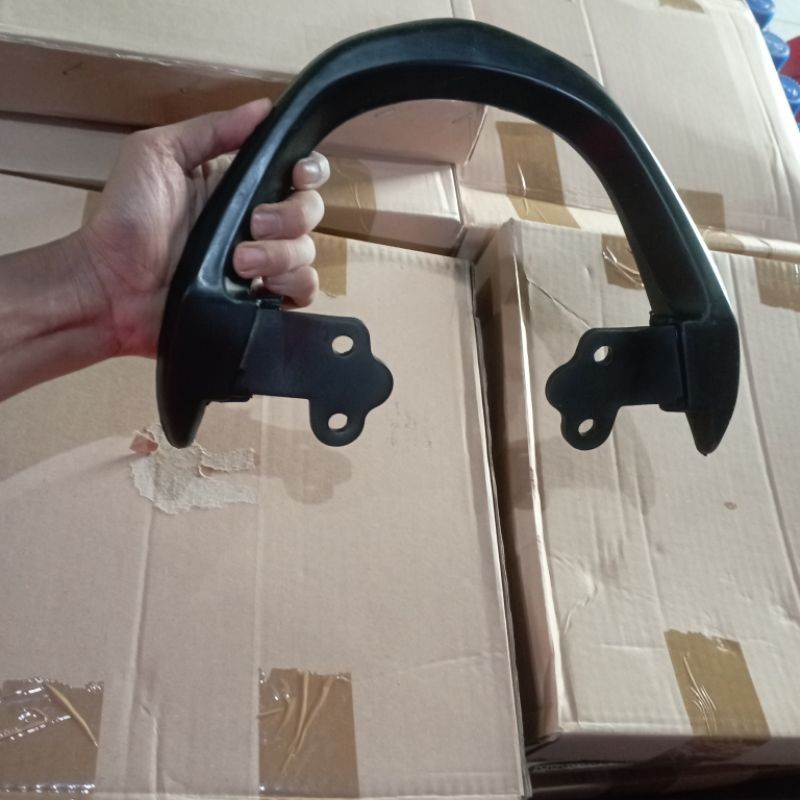 BEHEL PEGANGAN JOK REVO LAMA REVO LANCIP BAHAN KARET BESI STANDARAN MOTOR