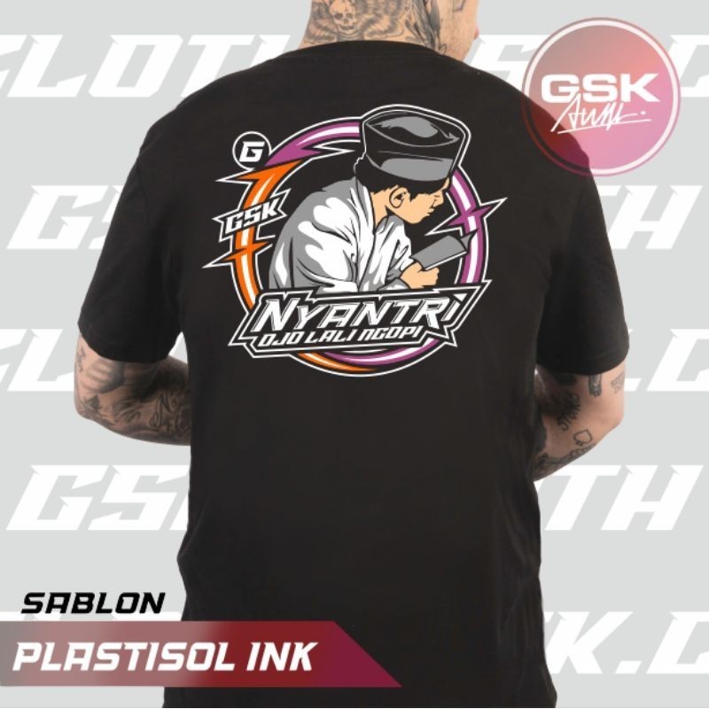 KAOS RACING SANTRI HEREX PLASTISOL OJO LALI NGOPI DEKENGAN PUSAT KAUM SARUNGAN PRIA WANITA