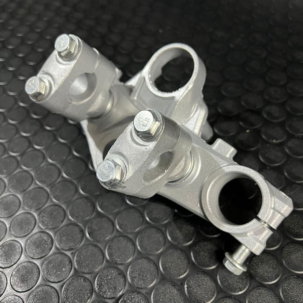 SEGITIGA ATAS KAWASAKI KLX 150 SEGITIGA T ATAS KAWASAKI KLX150