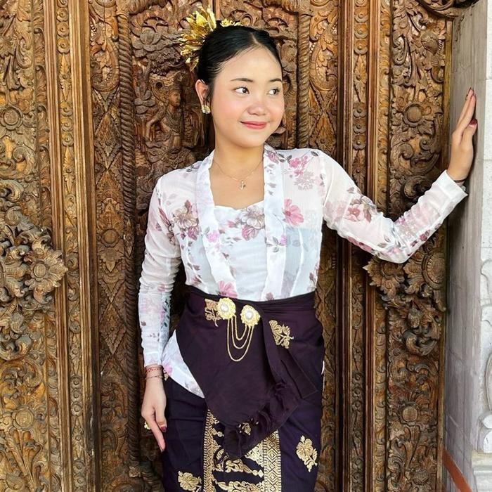 

Kebaya Sifon Kutu Baru Bali Model Terkini Wanita Putih S-XXL - Dewasa, Panjang, Baju, Mewah, Kain, Remaja, Wisuda, Motif, Kondangan, Hitam - Putih Bunga, S