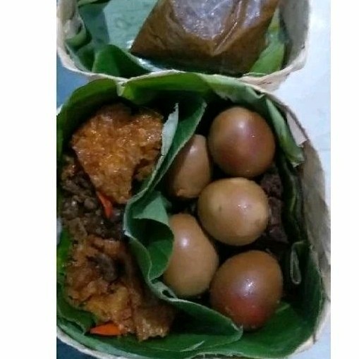 

GUDEG YU DJUM FRESH VACCUM (gudeg,krecek,5 telur) oleh-oleh / makanan khas Jogja