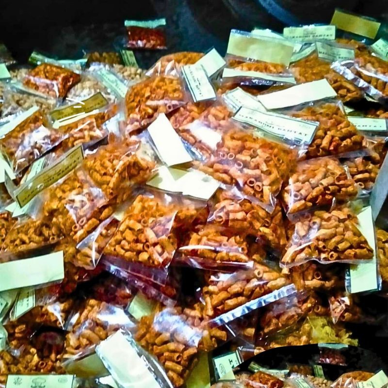 

PAKET USAHA RESELLER CEMILAN 100 PCS MAKARONI BANTET BANTAT PEDAS KHAS TASIKMALAYA KEMASAN 40 50 GRAM