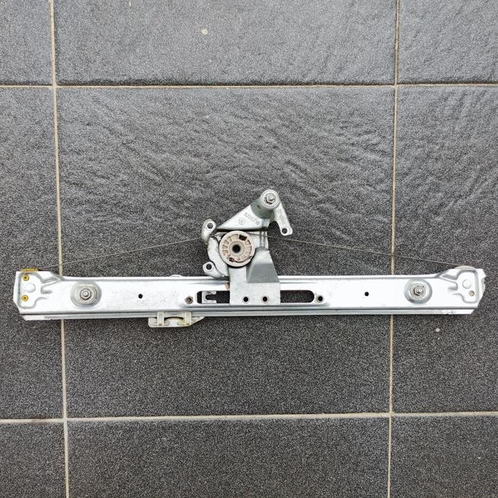 Regulator belakang Bmw E46 Sparepart