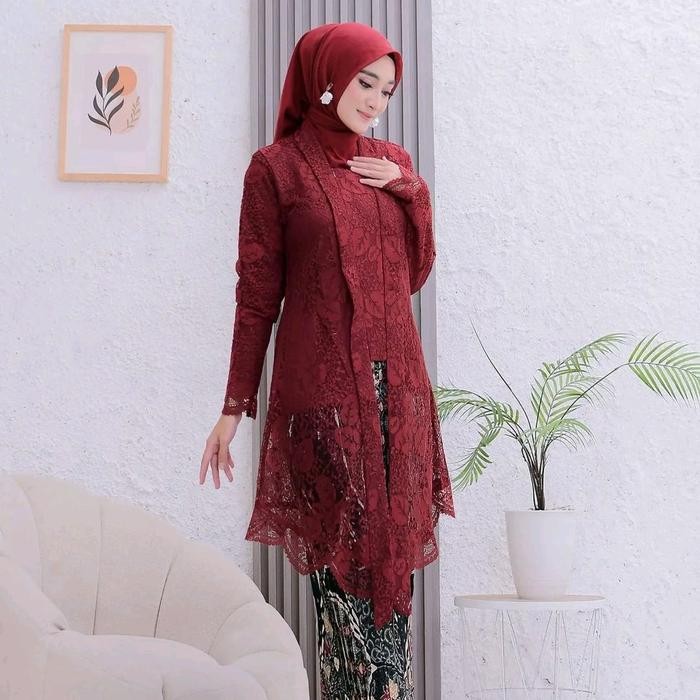

ATASAN Kebaya Kutu Baru Brukat Free Hijab | Kebaya Jumbo Fit Ld 120-125 cm | Brukat | Setelan Kebaya Wisuda | Oneset Kondangan | Kebaya Modern | Tunik Brokat - ATASAN Maroon, M