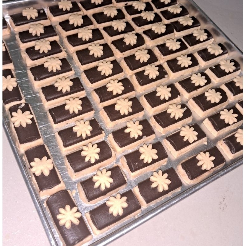 

Choco Stick Cookies Premium Renyah Dibalut Coklat Lumer