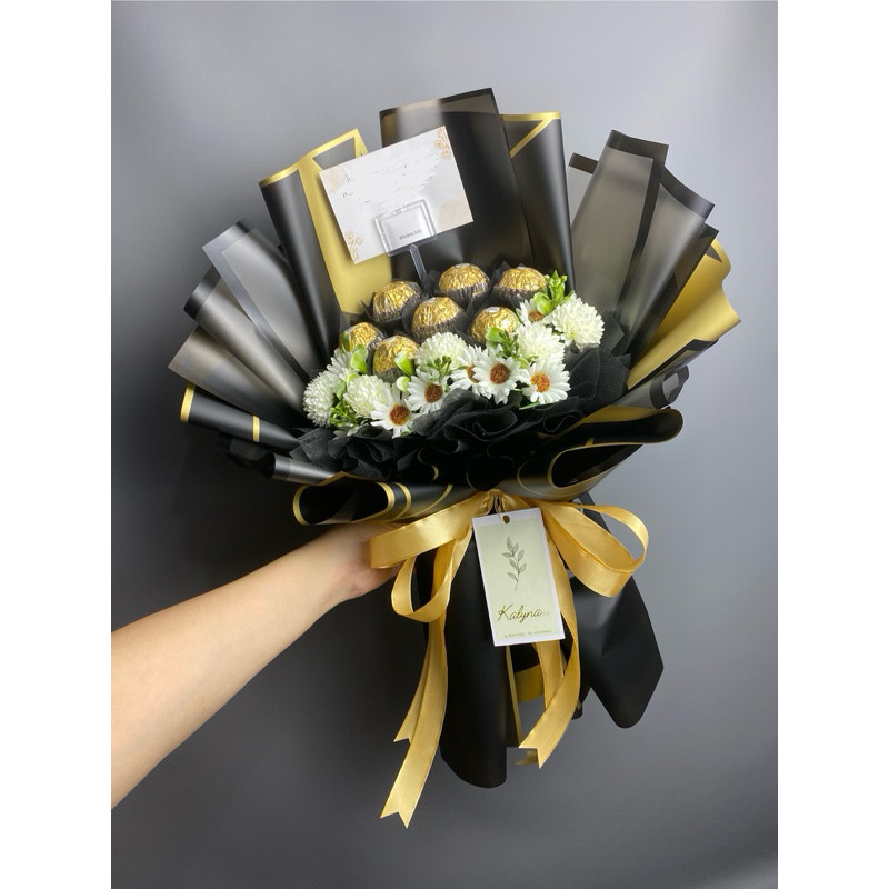 

Bouquet Coklat | Bouquet Ferrero | Buket Coklat | Bouquet Wisuda | Valentine (Tidak Termasuk Boneka)