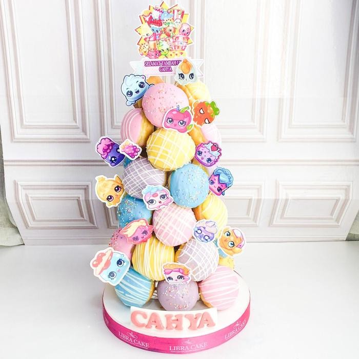 

Donat Ultah/Donat Tower Tema Shopkins/Donat Birthday Catering Malang DMT