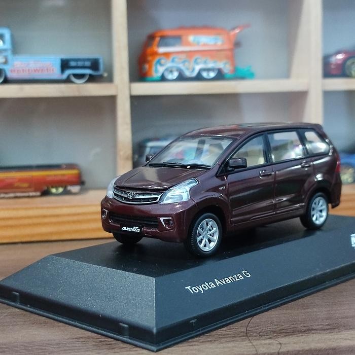 Diecast Toyota avanza G 2012 skala 1:43 Auto2000 merah maroon Miniatur