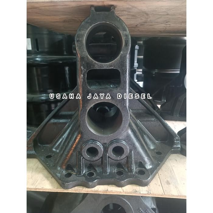 Bracket Trunion Dudukan As Bugi Isuzu Giga FVZ 285 FVZ285
