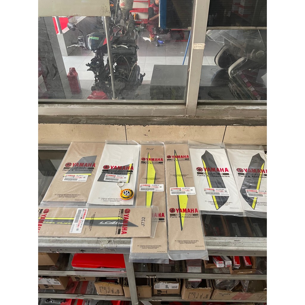 STIKER/STRIPIING STICKER YAMAHA NEW VIXION NVA 2016 HITAM KUNING ORIGINAL YGP
