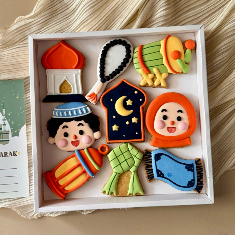 

EID Character Box ( Lebaran / Kukis Idul Fitri Collection) - (isi 9 pcs) Sugar Cookies / Decorated Cookies / Kukis Hias