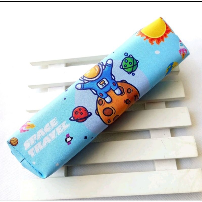 

Tempat Pensil Karakter Mini Lucu Astronot